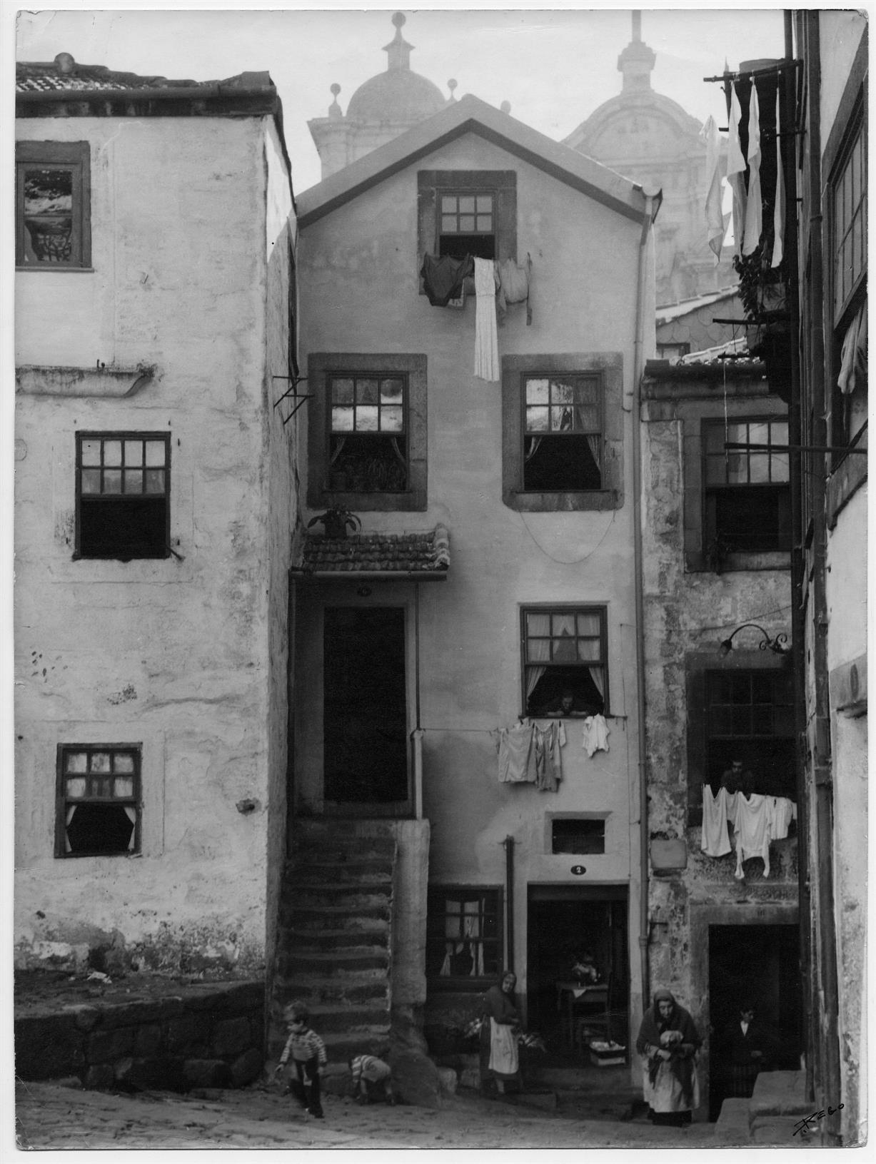 Casas do Porto : século XIV ao XIX : largo da Pena Ventosa, 2 : séculos  XV e XVI