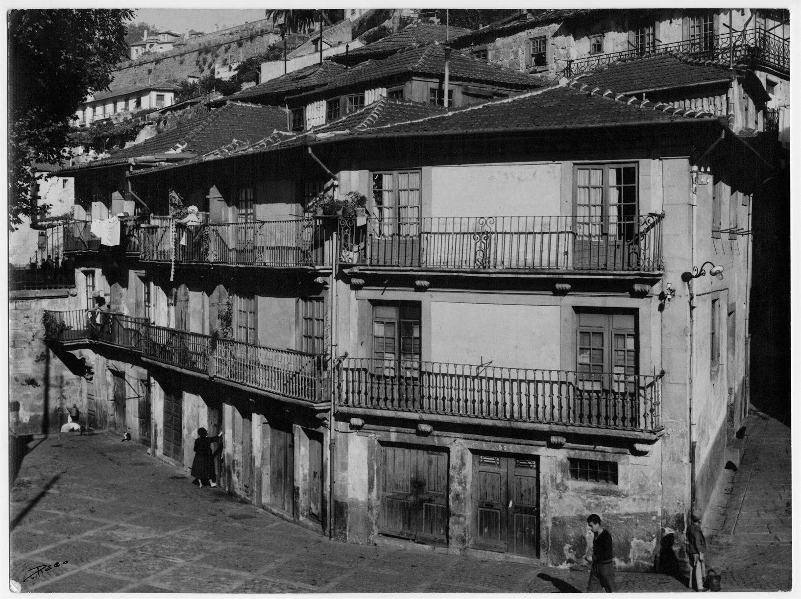 Casas do Porto : século XIV ao XIX : rua de Miragaia, 130 a 137