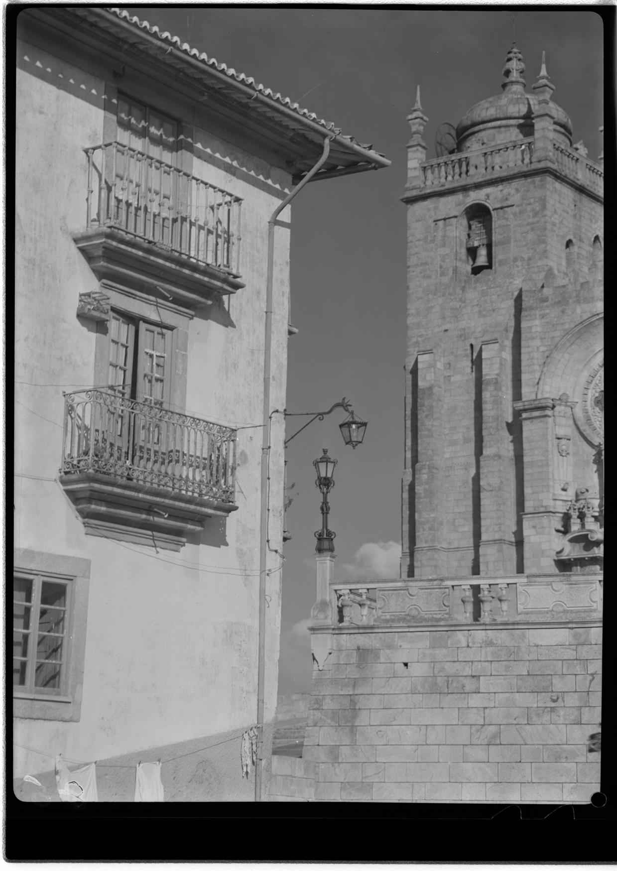 Casas do Porto : século XIV ao XIX : largo do Dr. Pedro Vitorino, 2 : século XVII