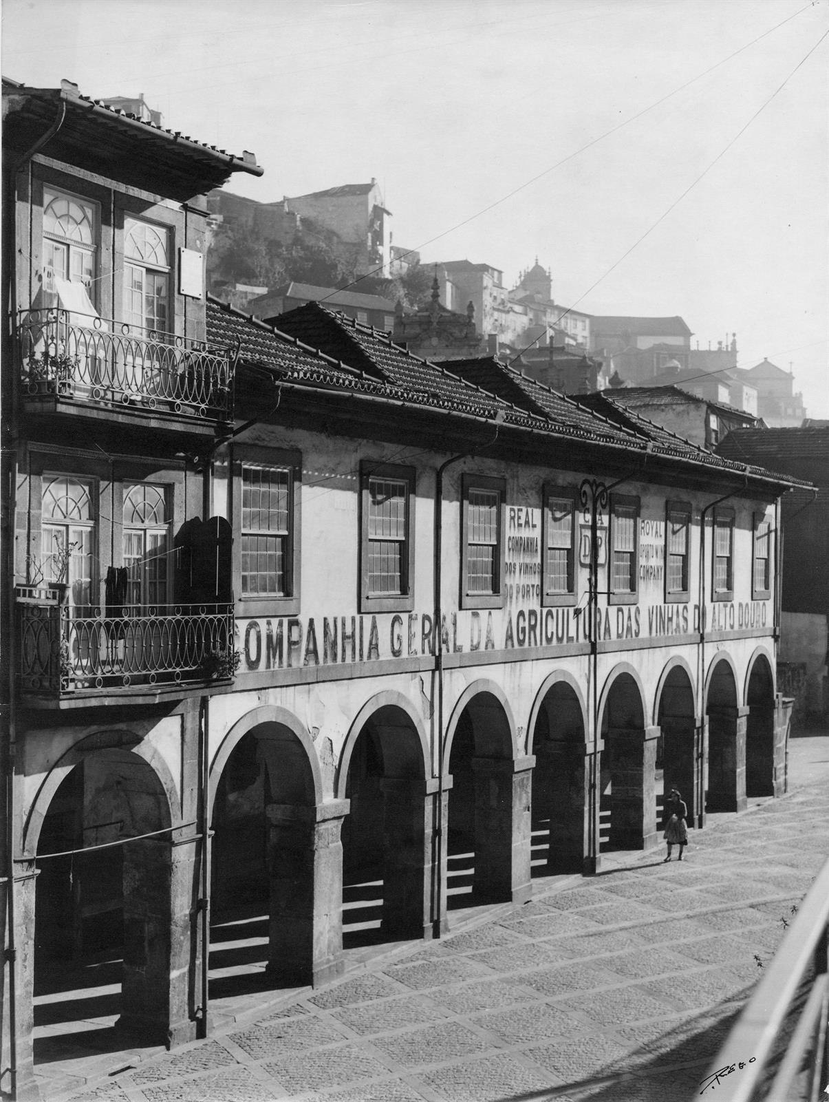 Casas do Porto : século XIV ao XIX : rua de Miragaia, 97 a 105 : século XVIII