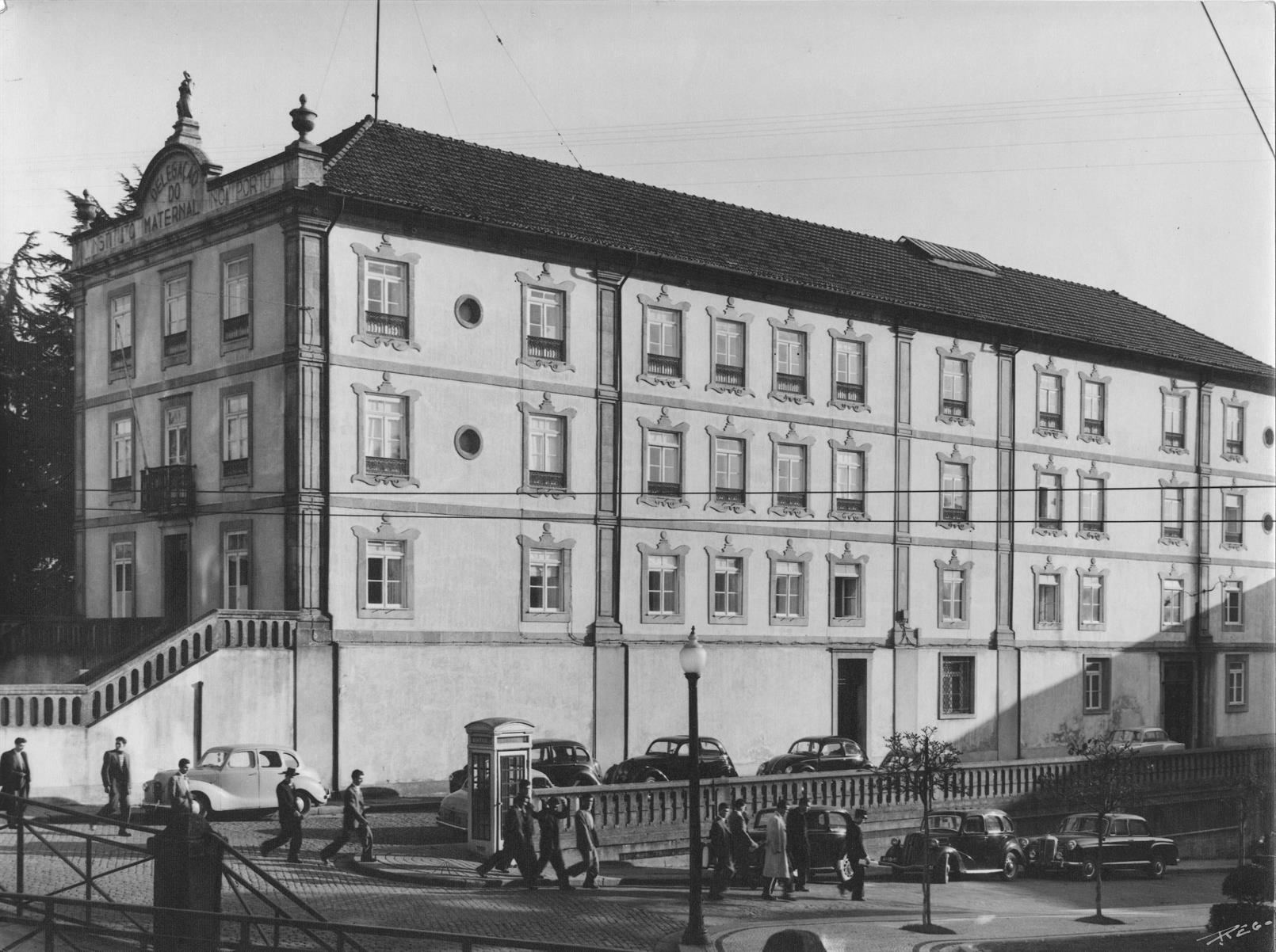 Casas do Porto : século XIV ao XIX : largo 1.º de Dezembro : Instituto Maternal : século XVIII