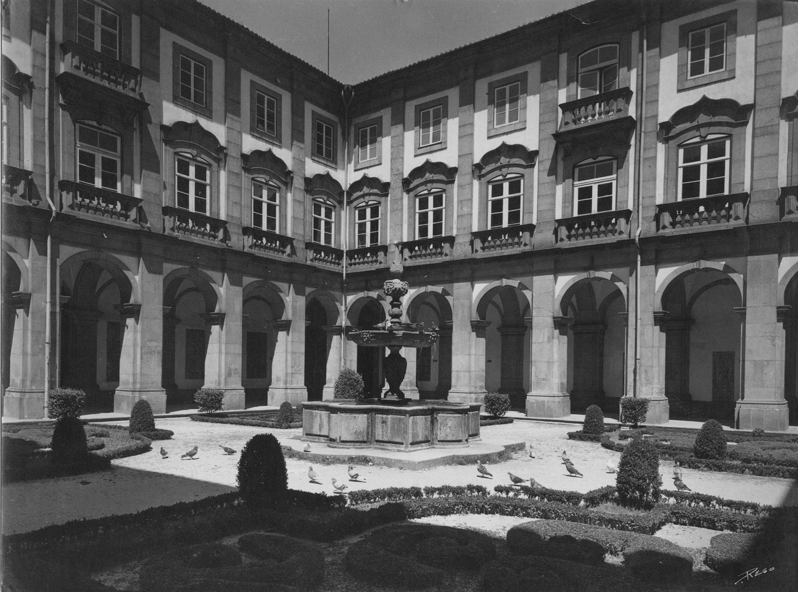 Casas do Porto : século XIV ao XIX : Biblioteca Pública Municipal do Porto : século XVIII