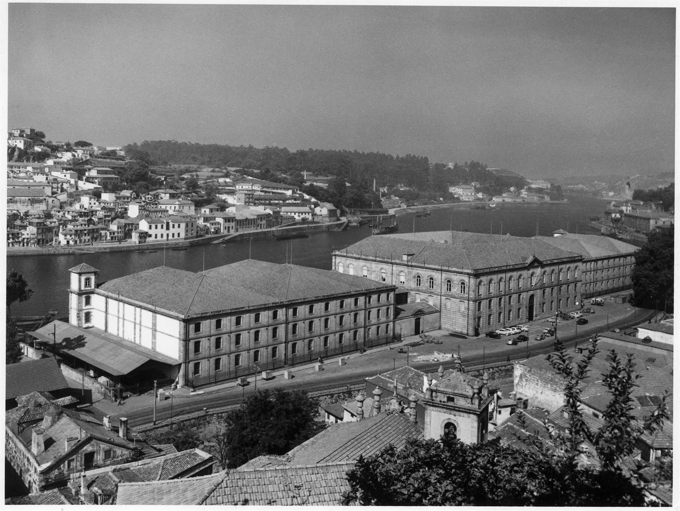 Casas do Porto : século XIV ao XIX : rua da Nova Alfândega : Edifício da Alfândega : século XIX