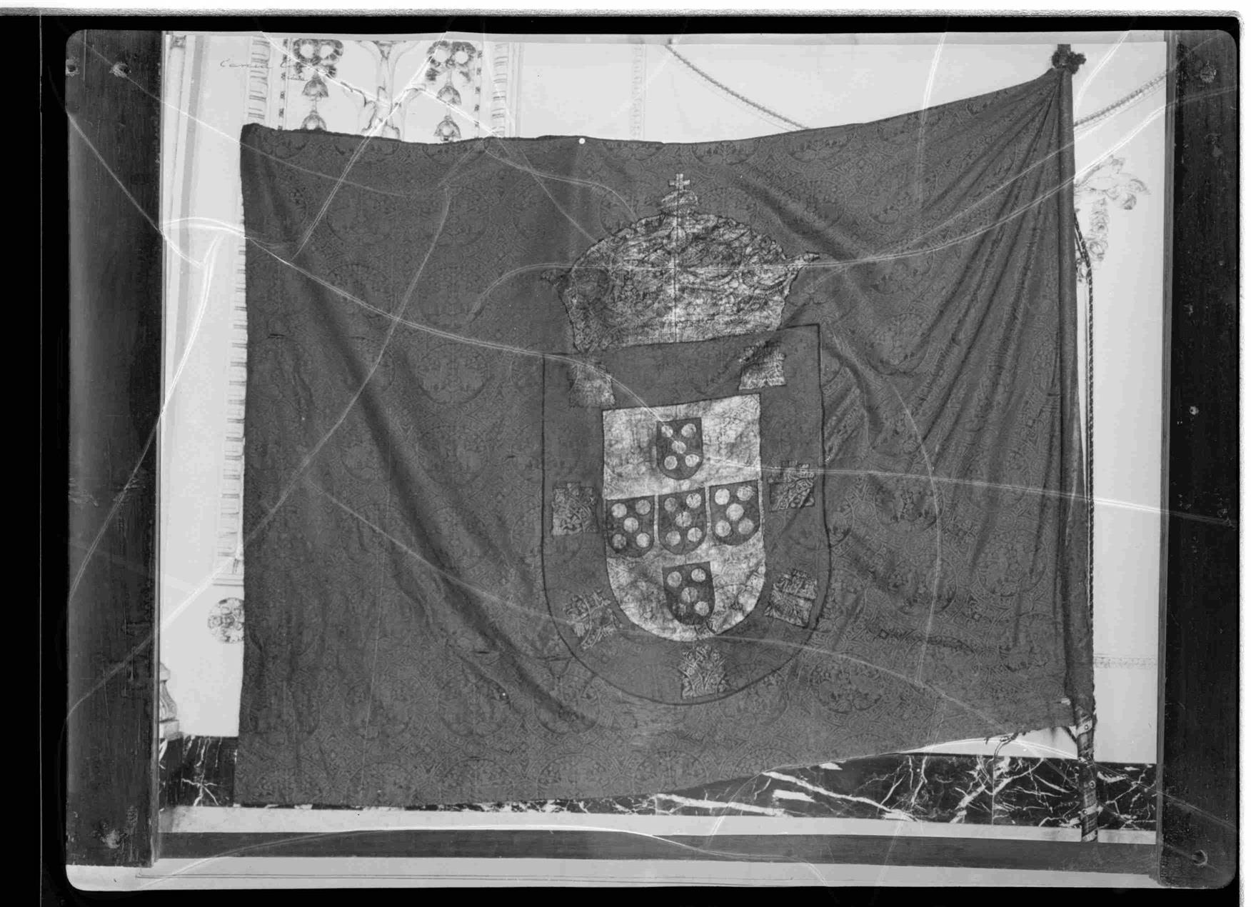 O Porto no limiar das comemorações do V centenário da morte do infante D. Henrique (1460-1960) : bandeira da conquista de Ceuta
