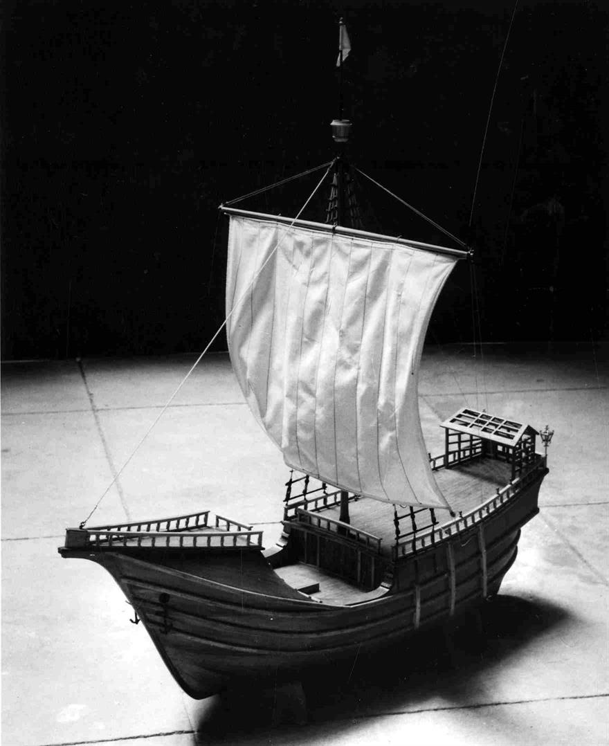 O Porto no limiar das comemorações do V centenário da morte do infante D. Henrique (1460-1960) : maqueta de uma nau construída para o Festival do Rio Douro