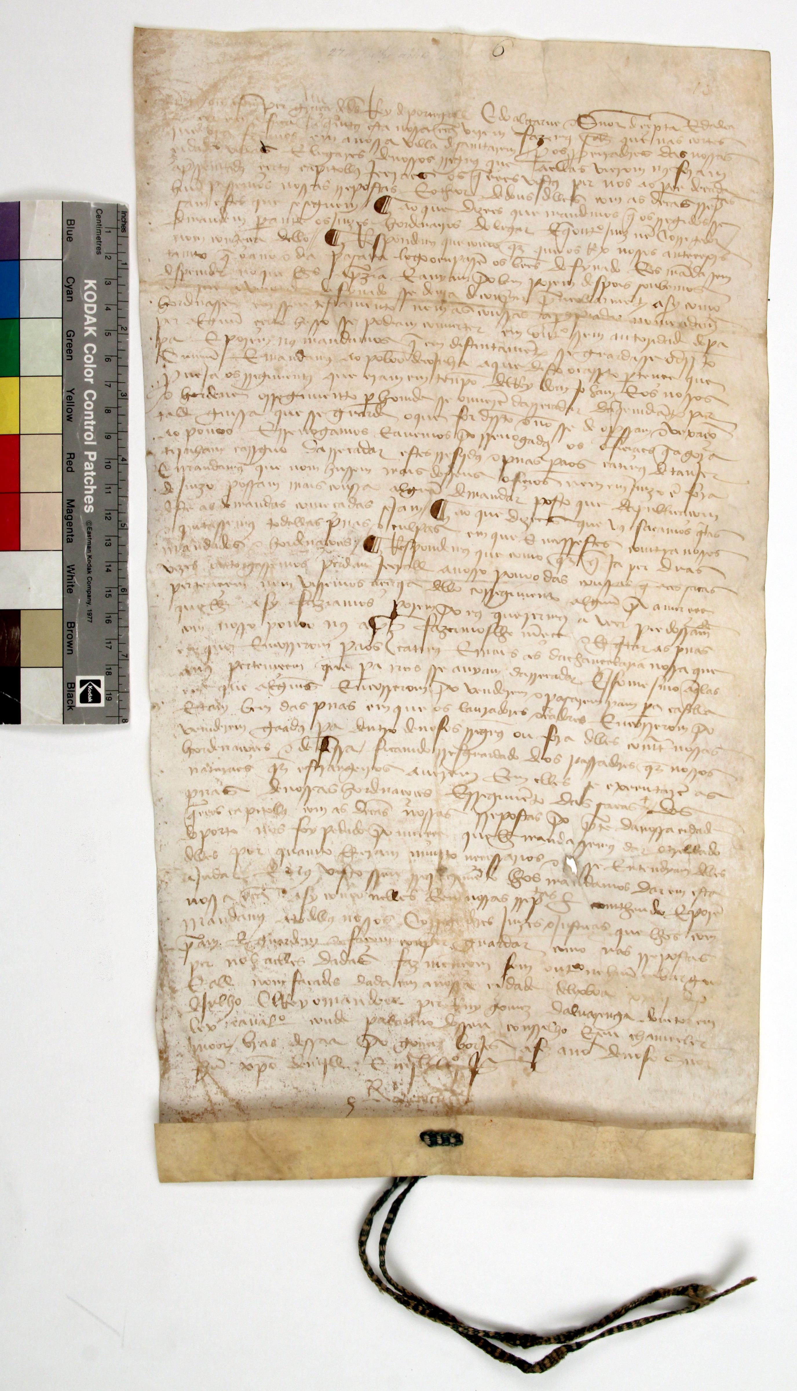 [Carta régia com traslado de alguns capítulos gerais apresentados nas Cortes de Santarém de 1468 pela cidade do Porto e respectiva resposta]