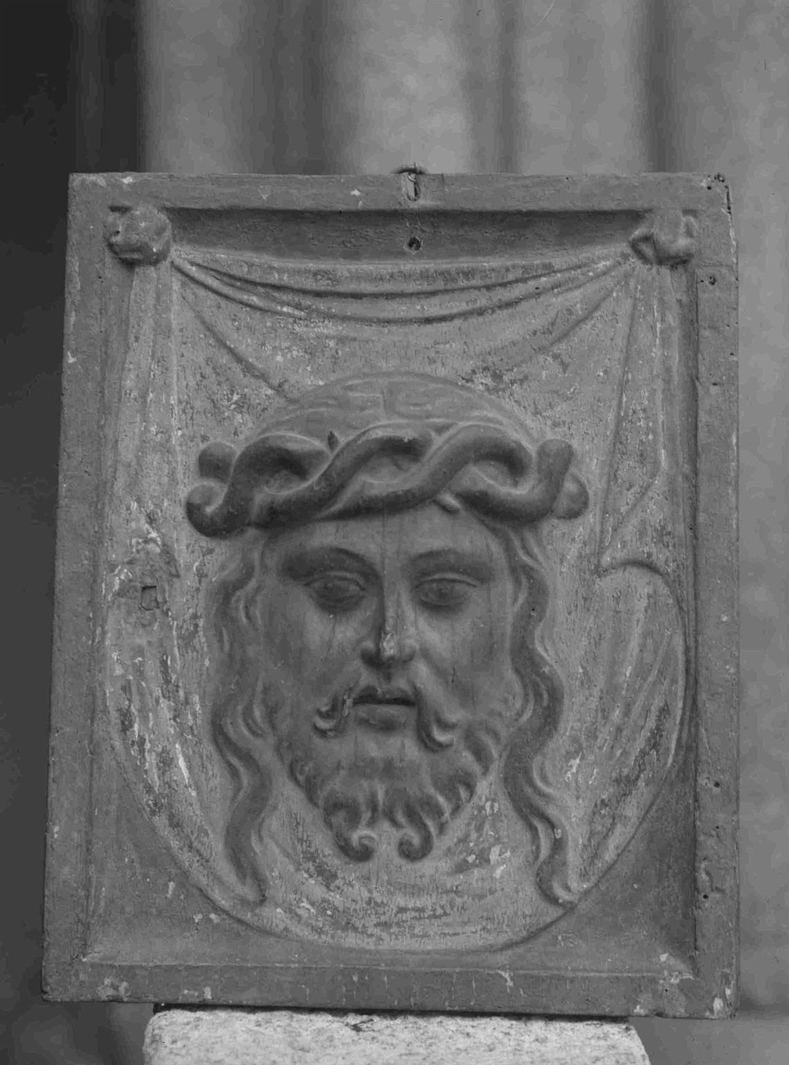 Cristo na Arte : algumas esculturas do séc. XII ao XIX existentes no Porto : Santo Sudário : madeira