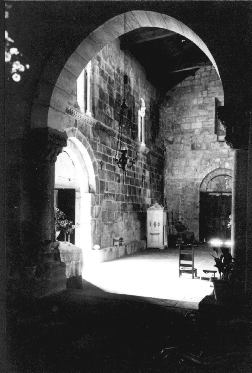 Bravães : concelho de Ponte da Barca : interior visto da capela-mor, da igreja matriz