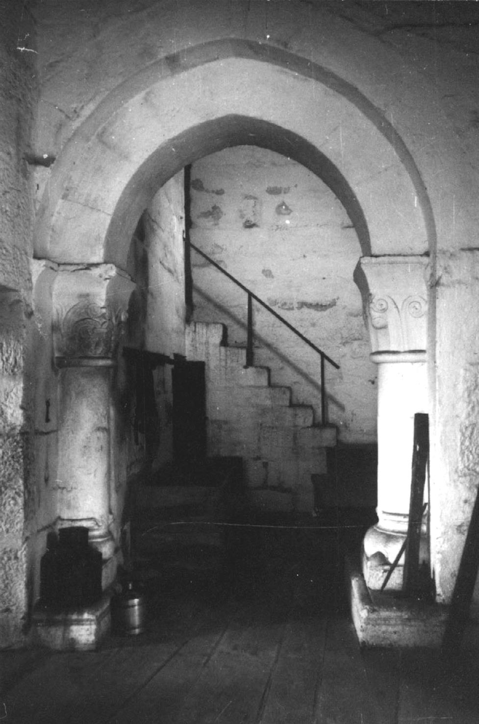 Ermelo : concelho de Arcos de Valdevez : arco do absidíolo do evangelho do mosteiro