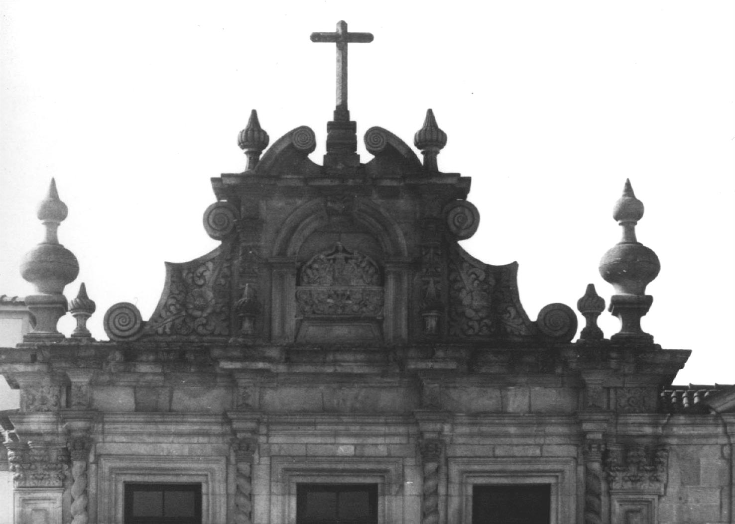 Chaves : pormenor da fachada da Igreja da Misericórdia