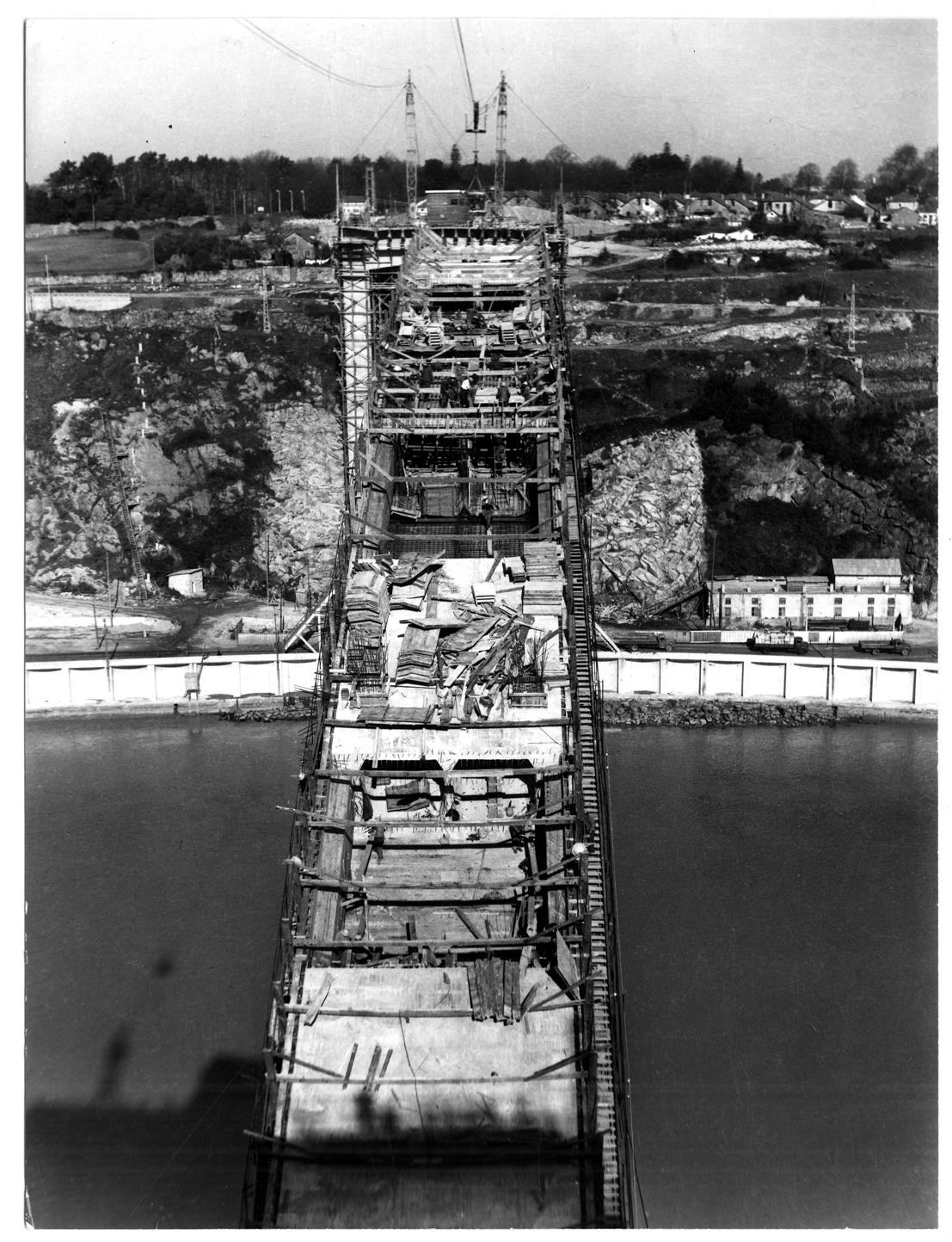 Porto - Gaia : as travessias do Rio Douro : construção da Ponte da Arrábida, 1962