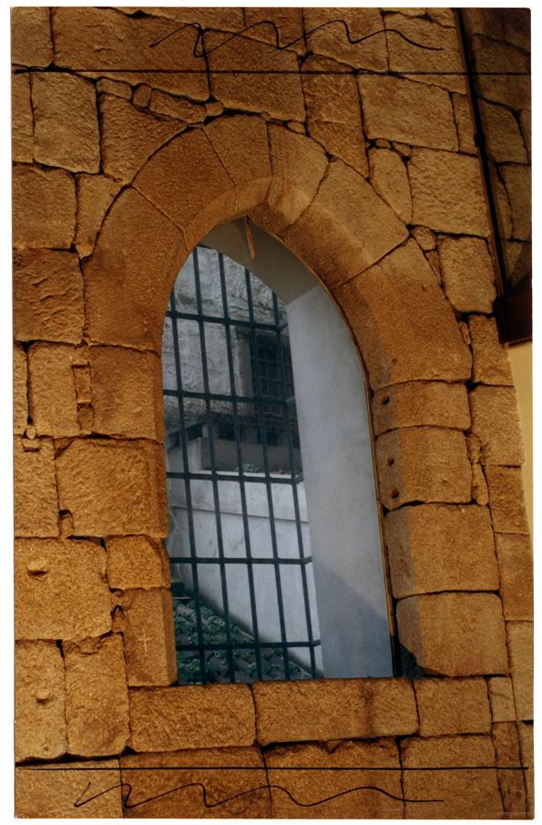Henrique, o navegador : Casa do Infante : janelão da torre norte