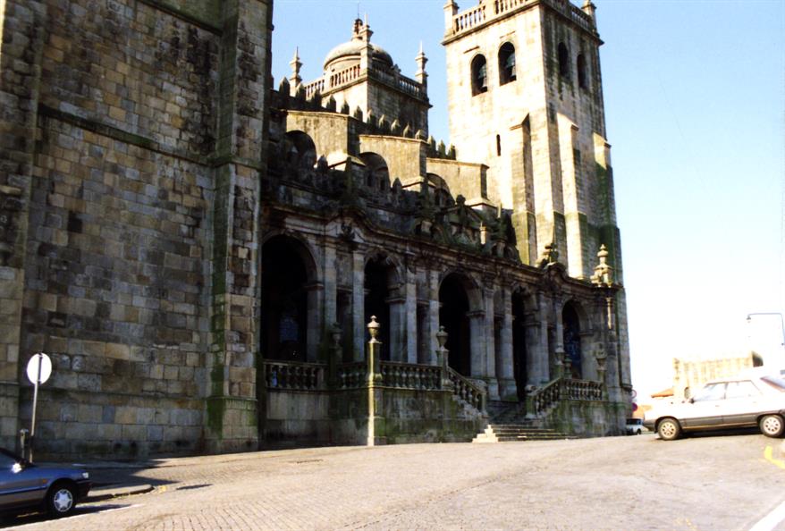 Nicolau Nasoni : um artista italiano no Porto : galilé barroca da igreja da Sé
