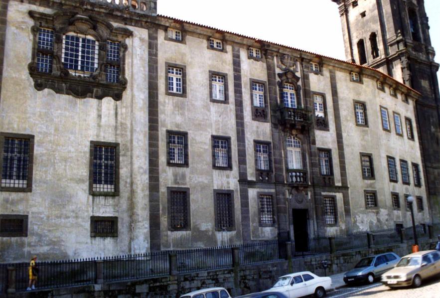 Nicolau Nasoni : um artista italiano no Porto : fachada da enfermaria da igreja dos Clérigos : pormenor