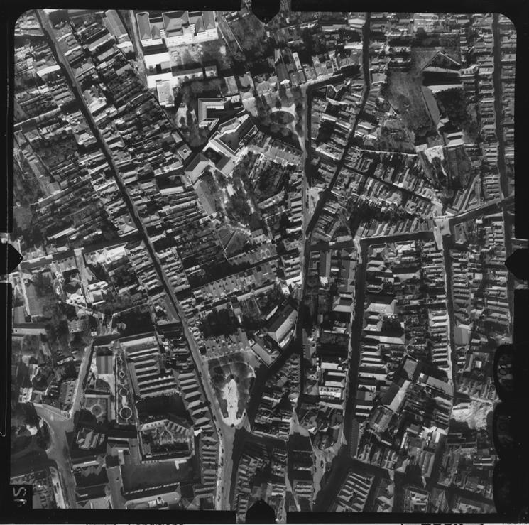 [Fotografia aérea da cidade do Porto : 1939-1940 : fiada 18, n.º 351]