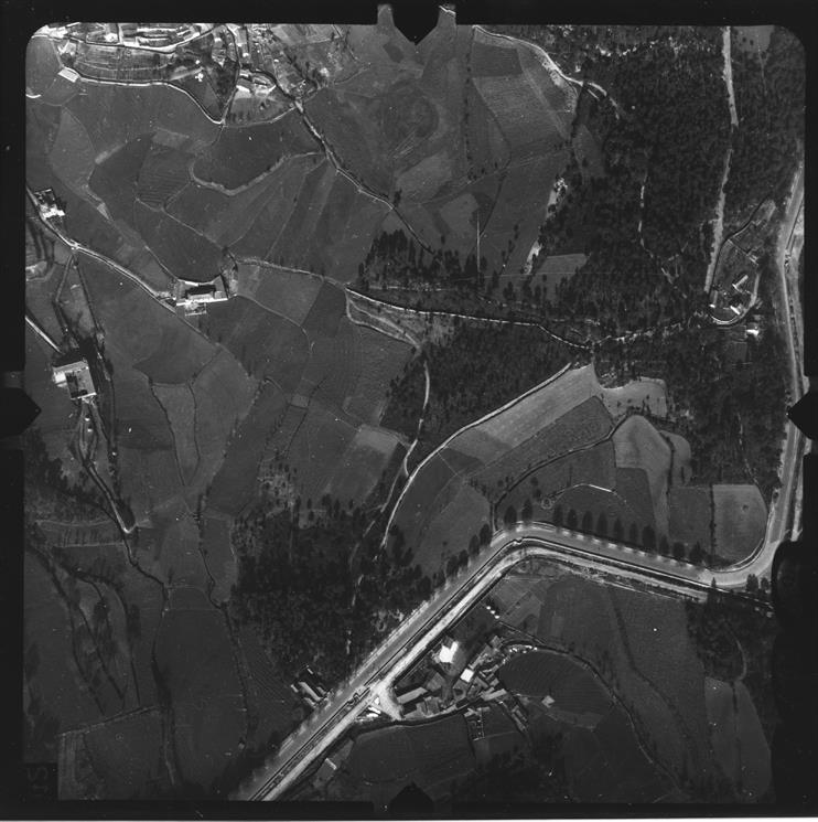 [Fotografia aérea da cidade do Porto : 1939-1940 : fiada 28, n.º 694]