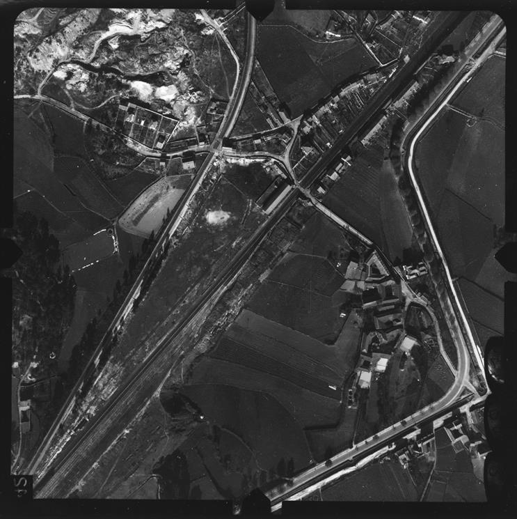 [Fotografia aérea da cidade do Porto : 1939-1940 : fiada 28, n.º 700]