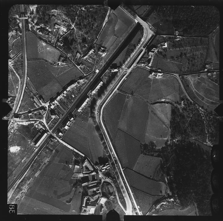 [Fotografia aérea da cidade do Porto : 1939-1940 : fiada 29, n.º 558]