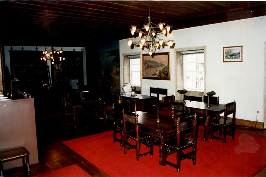 Arquivo Histórico : Casa do Infante : sala de leitura vazia