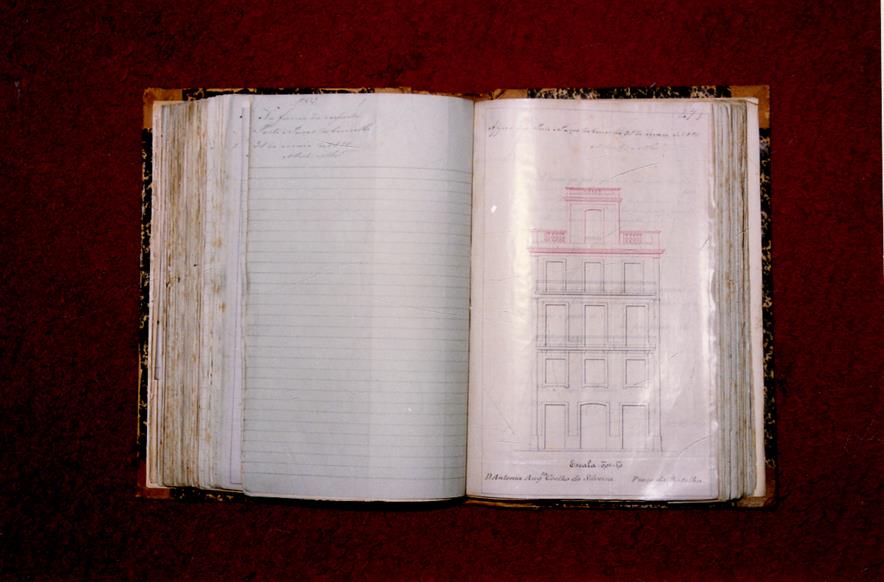 Arquivo Histórico : Casa do Infante : livro de plantas de casas, aberto
