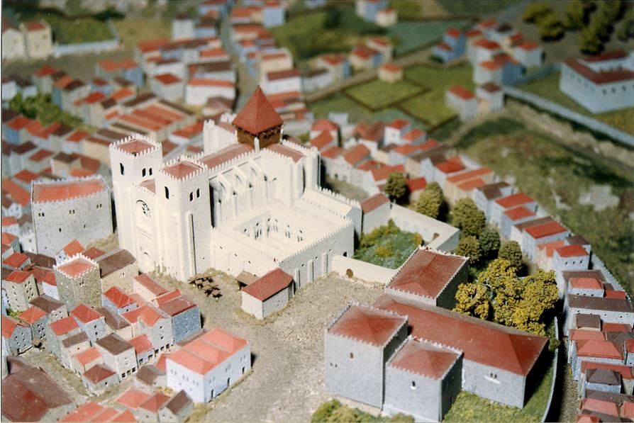 Maqueta do Porto medieval : morro da Sé : igreja e paço