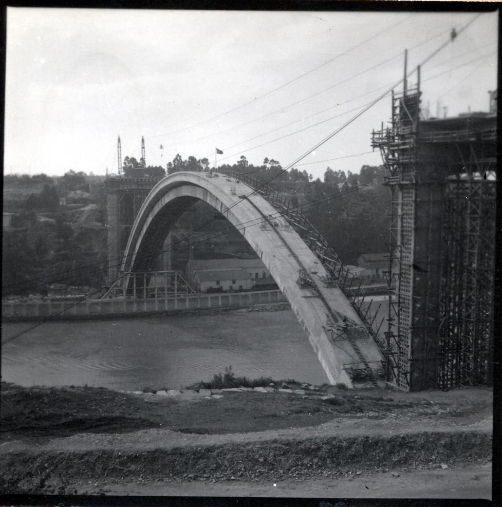 Construção da Ponte da Arrábida : arco