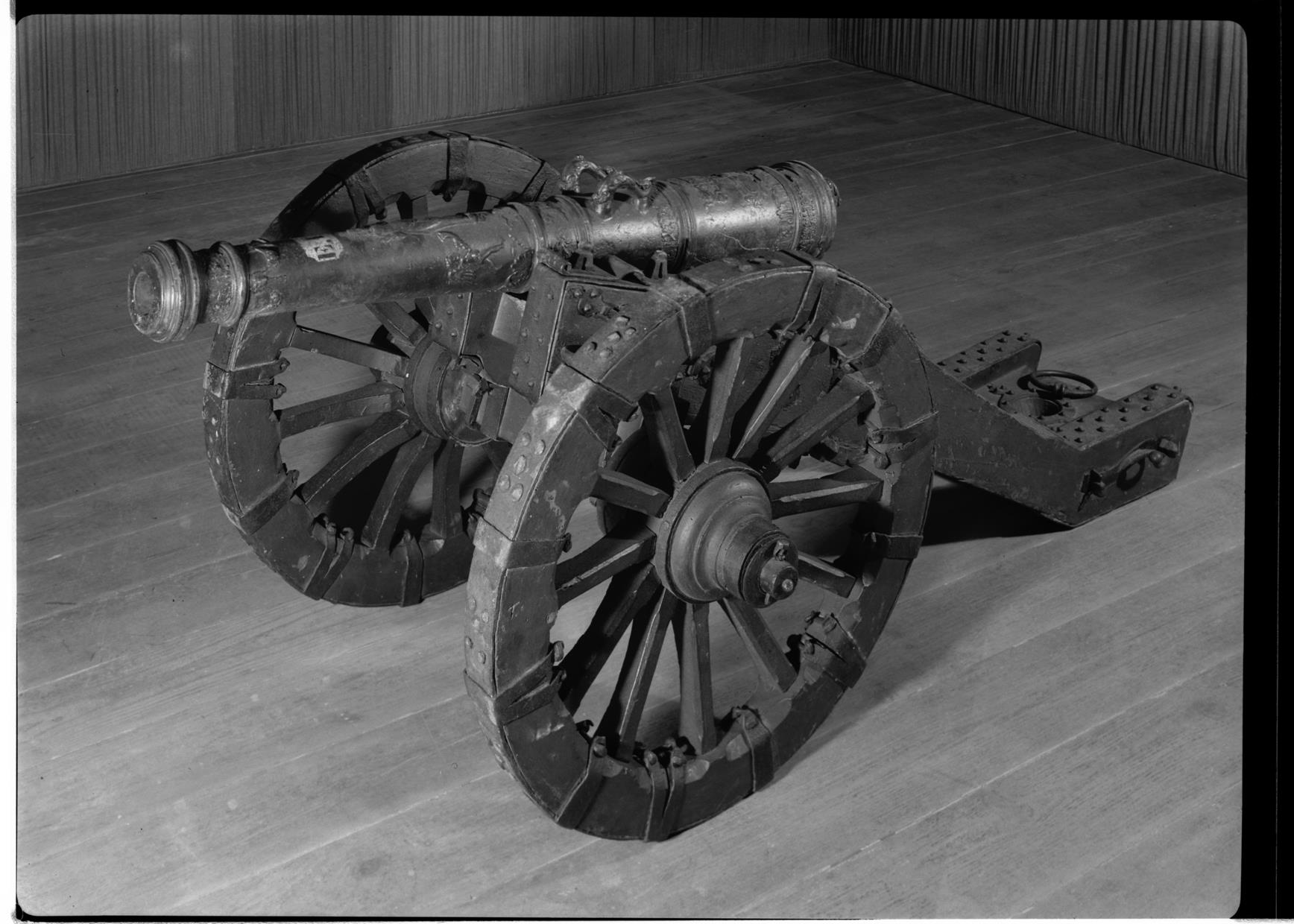 Exposição Histórico-Militar : Peça de artilharia espanhola : séc. XVII