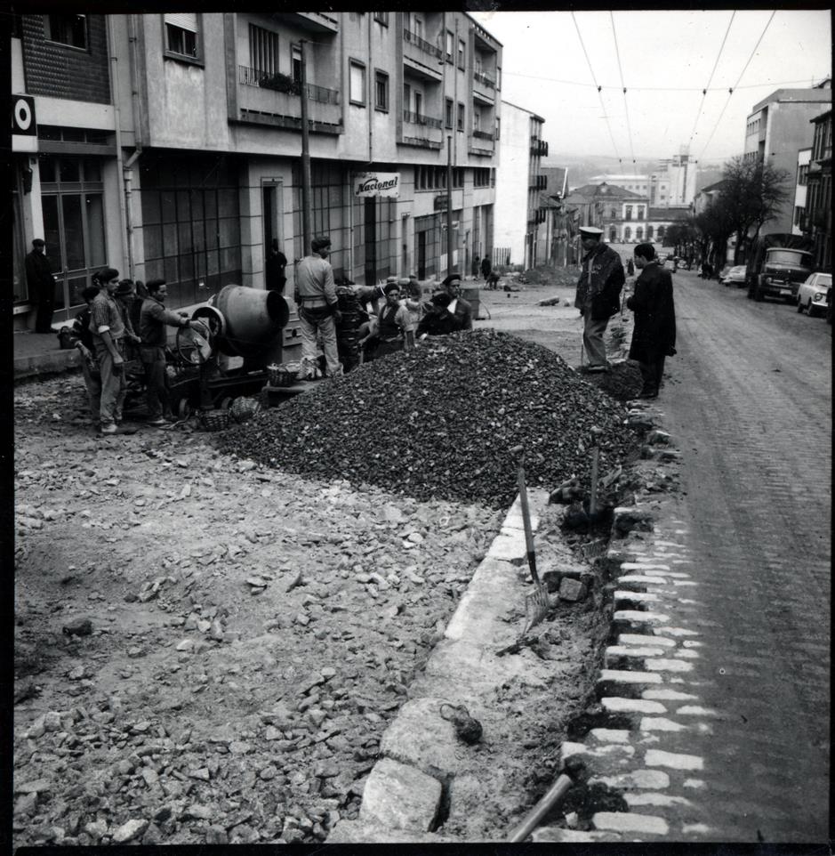 Obras na Rua Pinto Bessa : 1965