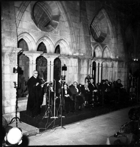 Sessão inaugural das comemorações, no claustro da Sé