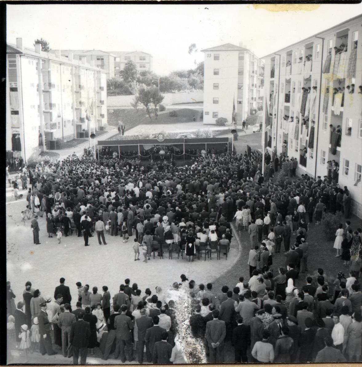 Visita ao Porto do Senhor Presidente da República : inauguração do Bairro da Pasteleira