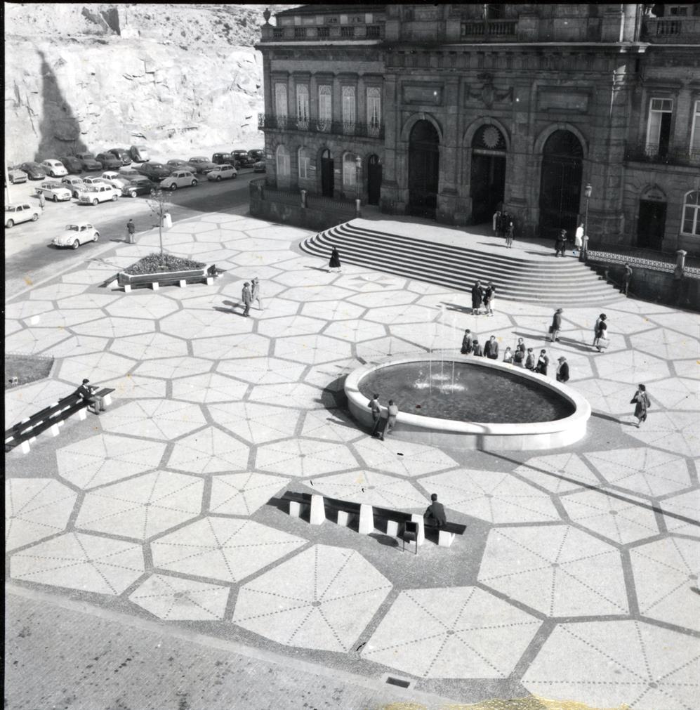 Remodelação da Praça da Trindade