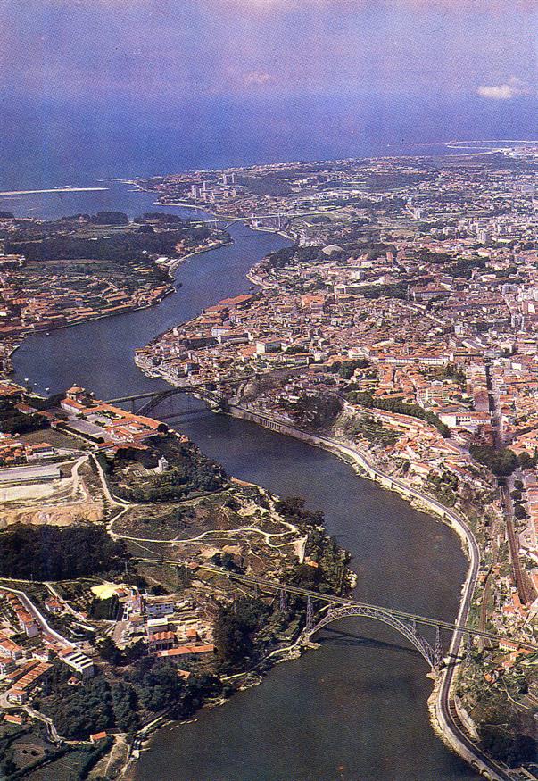 Porto : Portugal : vista aérea : Rio Douro e 3 pontes
