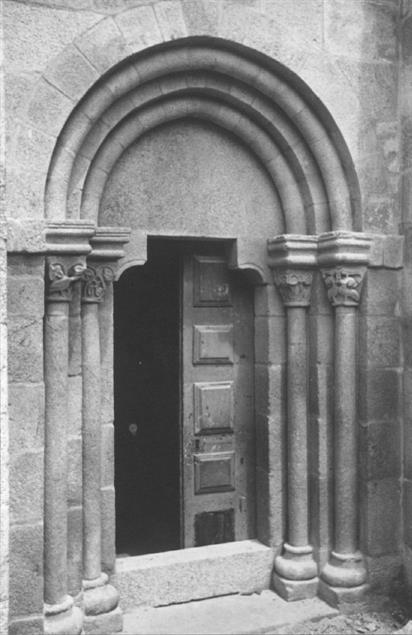 Porto : porta lateral sul da Igreja de Cedofeita