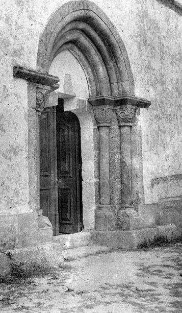 Porto : porta lateral sul da Igreja de Cedofeita