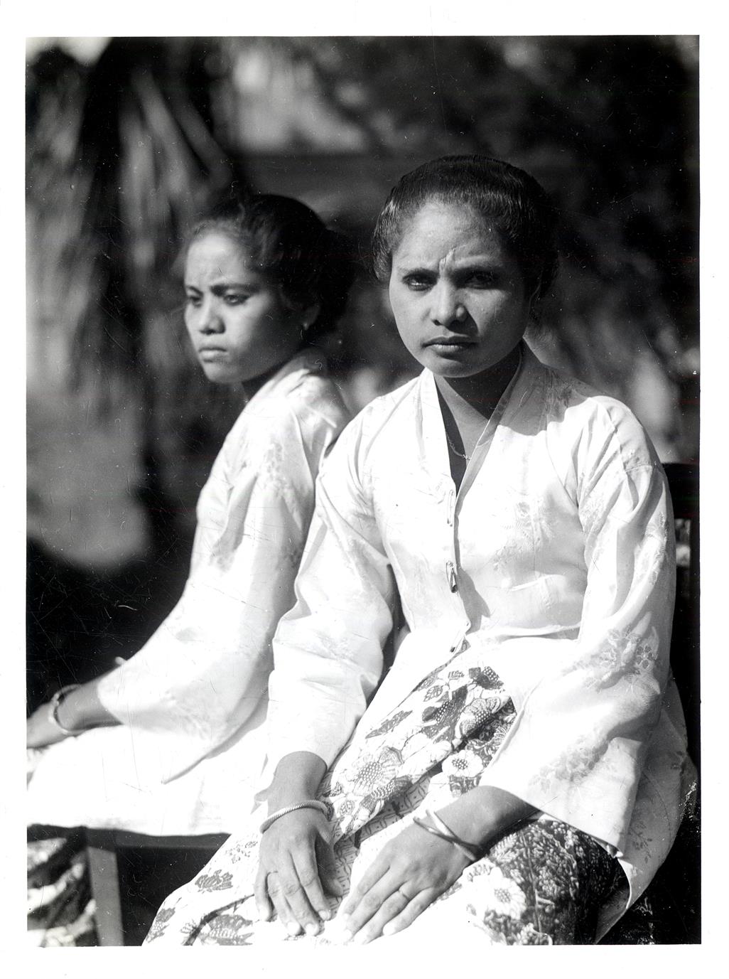 No Palácio de Cristal : 1.ª Exposição Ultramarina Colonial Portuguesa : [mulheres timorenses]