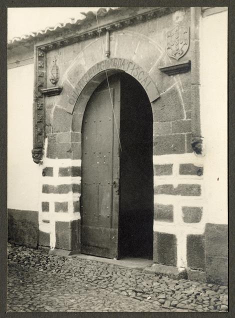 Miranda do Douro : uma porta