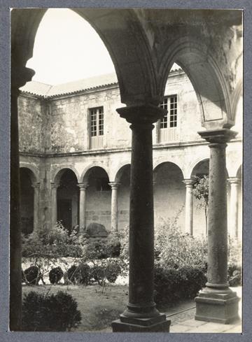 Convento de Travanca : concelho de Amarante : claustro