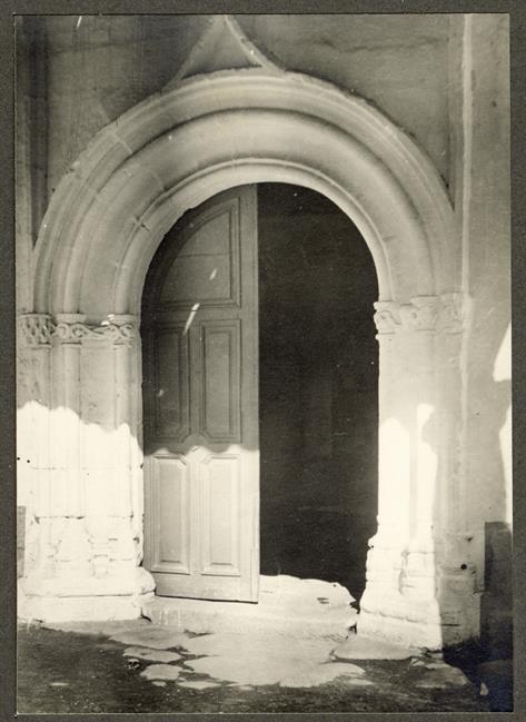 Cárquere : concelho de Resende : porta principal da igreja matriz
