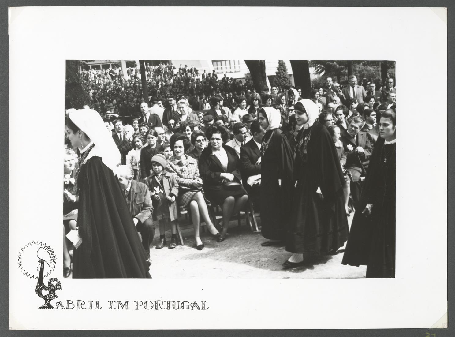 Abril em Portugal : Dia do Turista : desfile de trajes regionais da zona norte