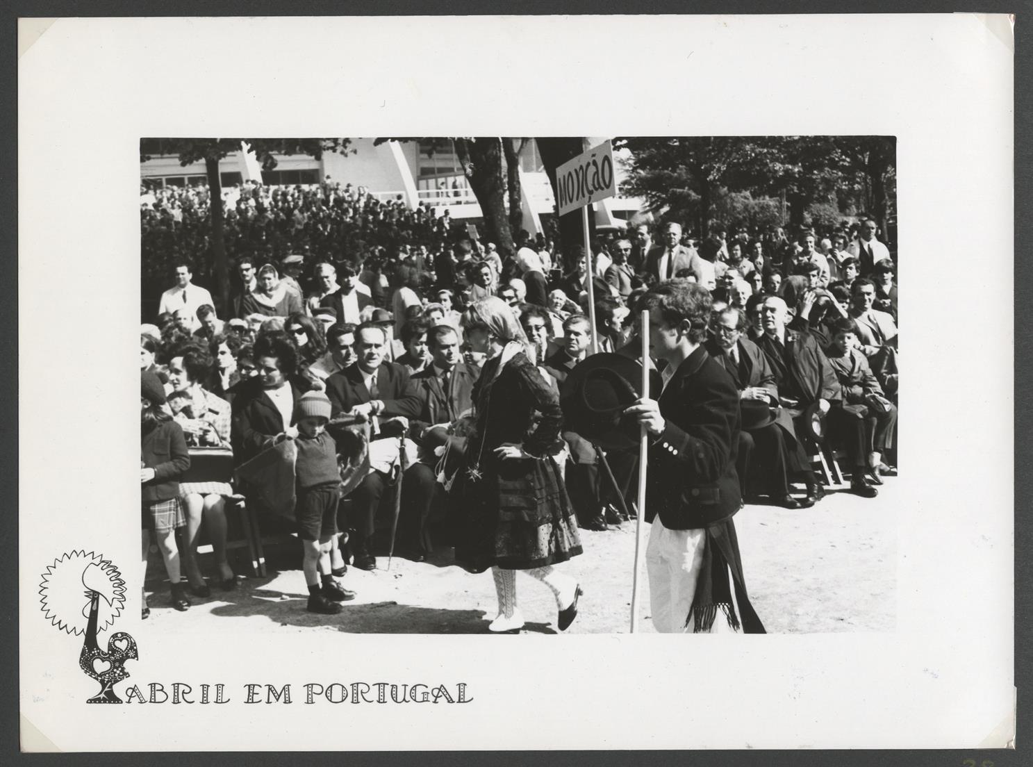 Abril em Portugal : Dia do Turista : desfile de trajes regionais da zona norte