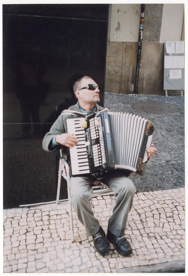 Santo Ildefonso : acordeonista na Rua de Sampaio Bruno : 2008