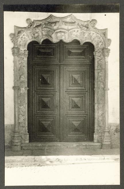 Setubal : porta da Igreja de São João
