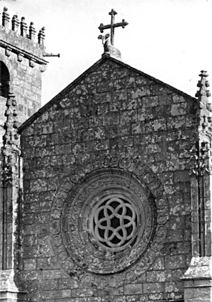 Caminha : detalhe da fachada principal da Igreja Matriz