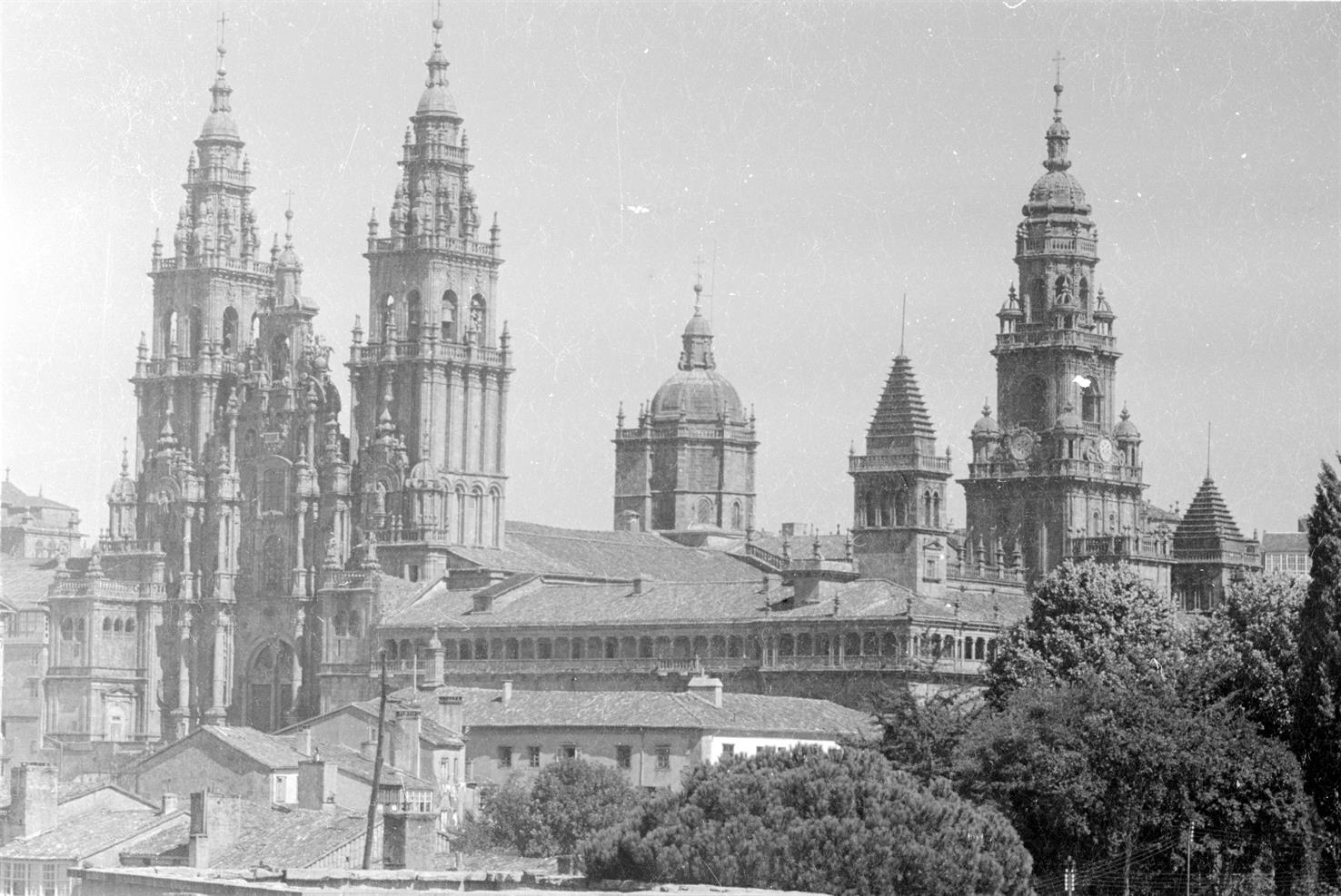 [Santiago de Compostela : Espanha : aspeto das torres da catedral]