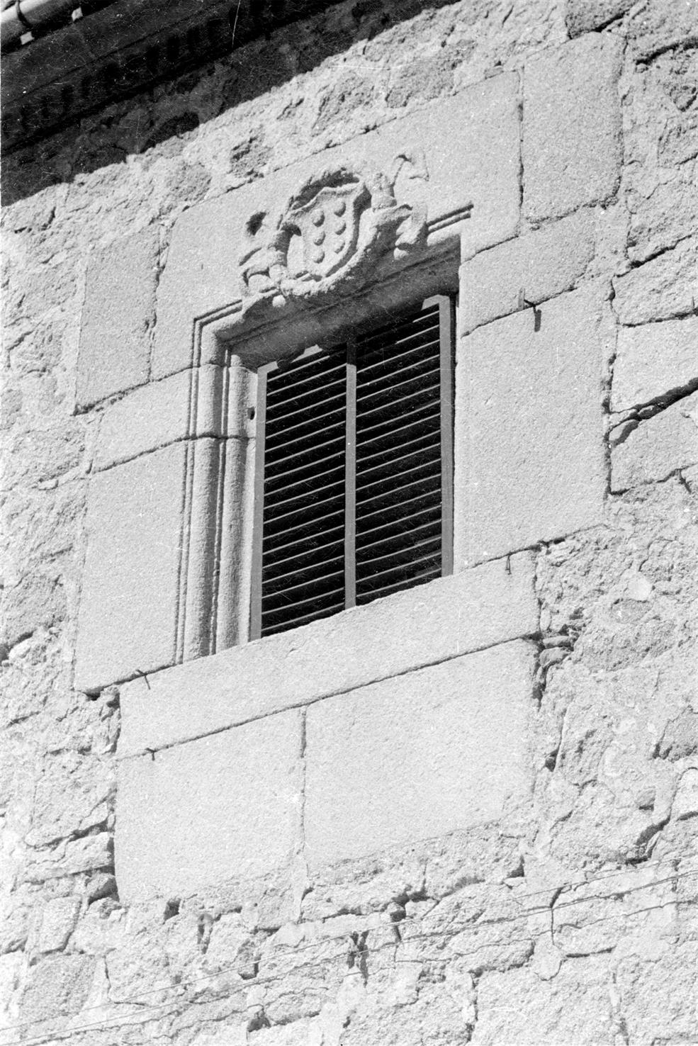 [Ávila : Espanha : janela do Palácio dos Almarza]