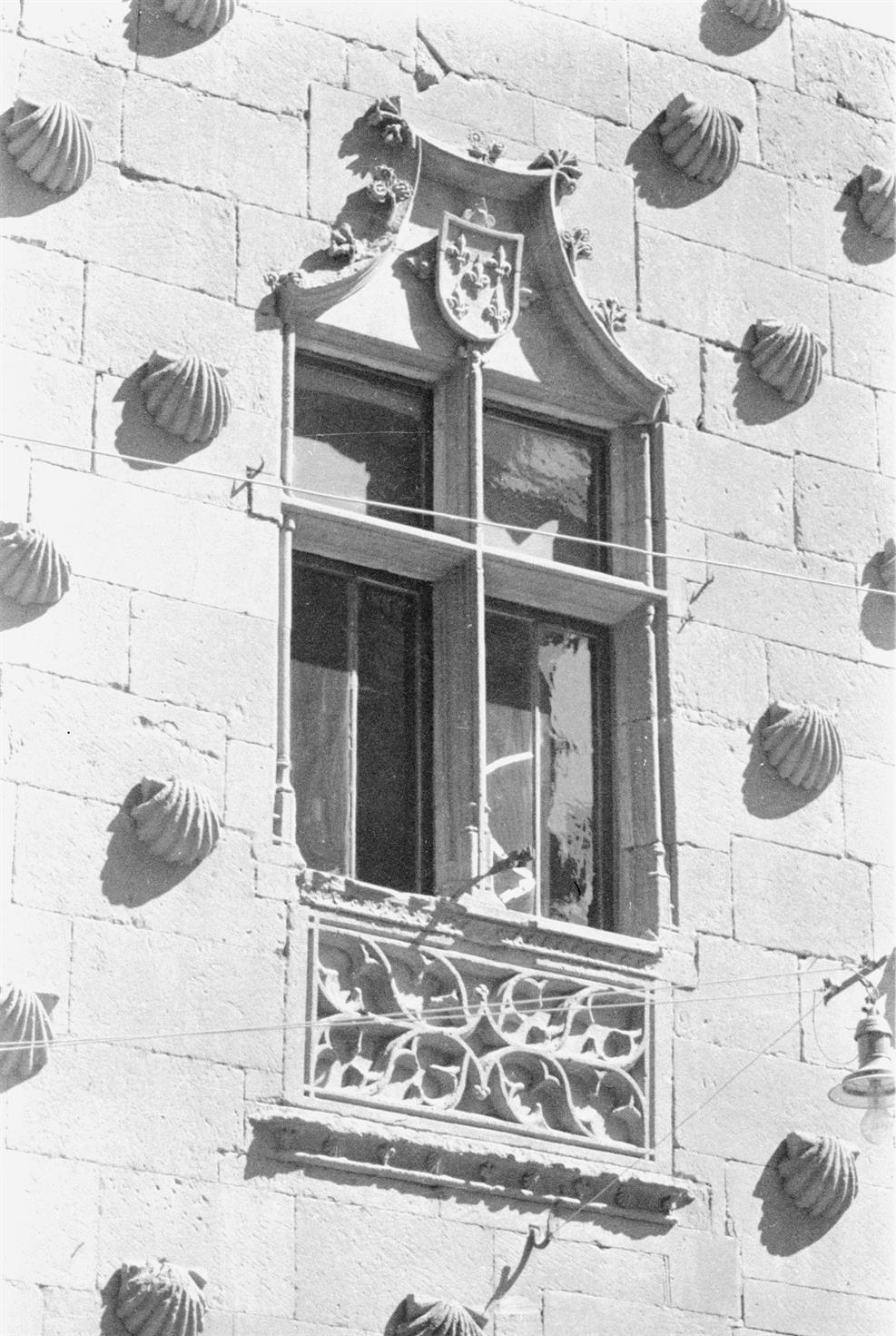 [Salamanca : Espanha : janela da Casa das Conchas]