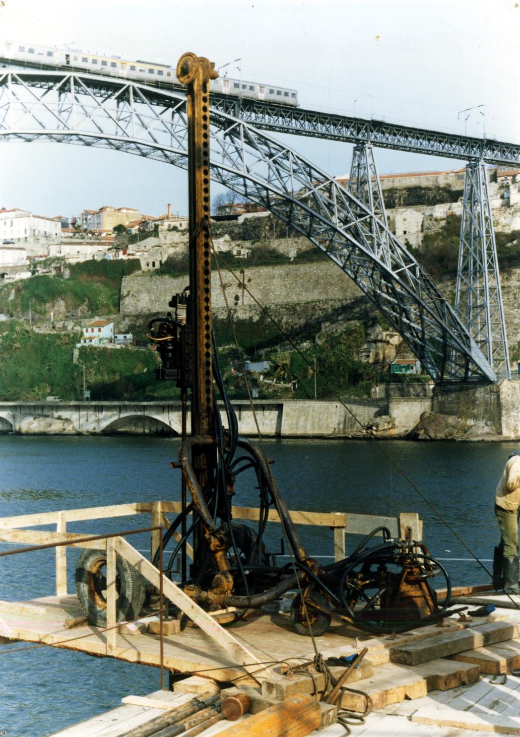 Porto - Gaia : as travessias do Rio Douro : nova ponte ferroviária sobre o rio Douro