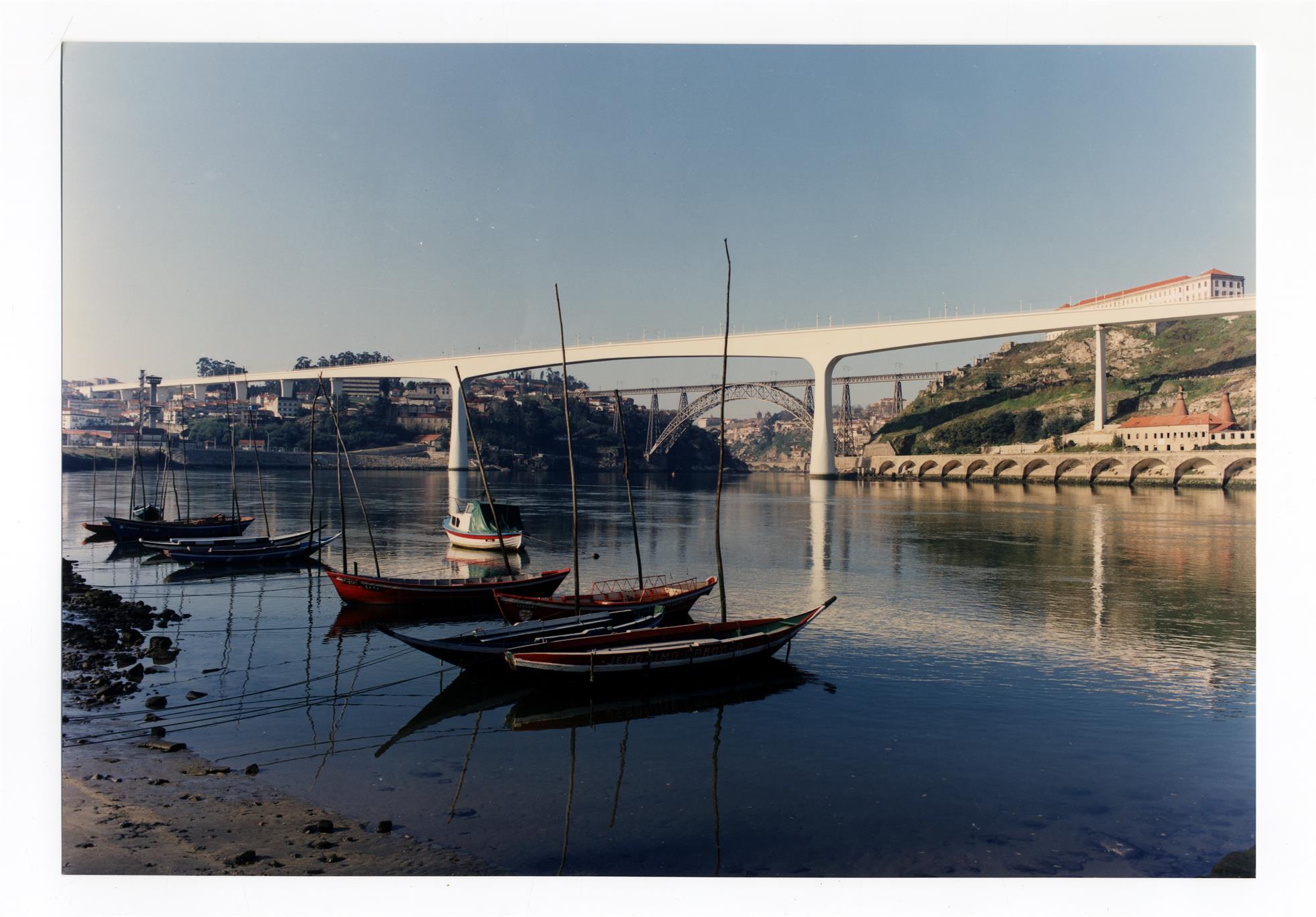 Fases da construção da Ponte de S. João e vistas panorâmicas das Pontes sobre o Rio Douro no Porto