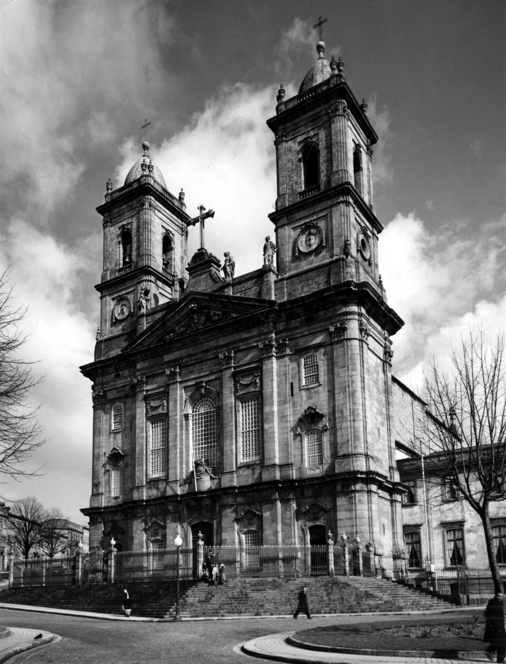 Sobre a posse que se tomou da Igreja de Nossa Senhora da Lapa e mais bens dela na cidade do Porto : Igreja de Nossa Senhora da Lapa
