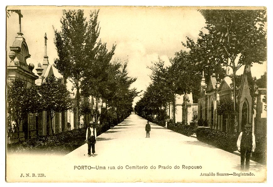 Porto: Uma rua do Cemiterio do Prado do Repouso